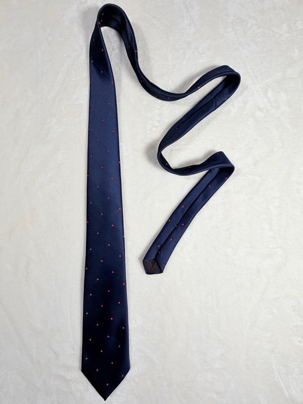 Vintage Wembley Navy Tie with‎ Micro Diamond Red Pattern